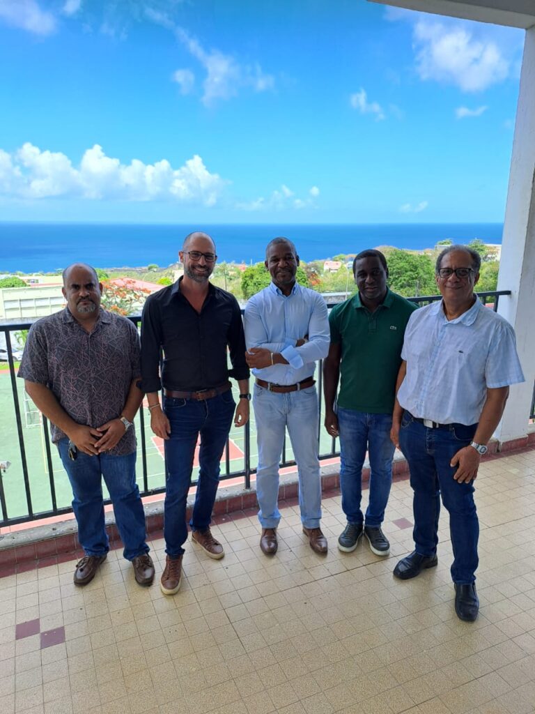 EQUIPE PEDAGOGIQUE Lycée Professionnel Blanchet de Basse-Terre de gauche à droite Emile MOUNIGAN, Directeur Délégué aux formations et Xavier ABSALON, Rudy BIOCHE, professeurs. Groupe Airwell/Airwell Academy – Réunion à l’occasion de la Signature du partenariat – Basse-Terre – 13 JUIN 2023  