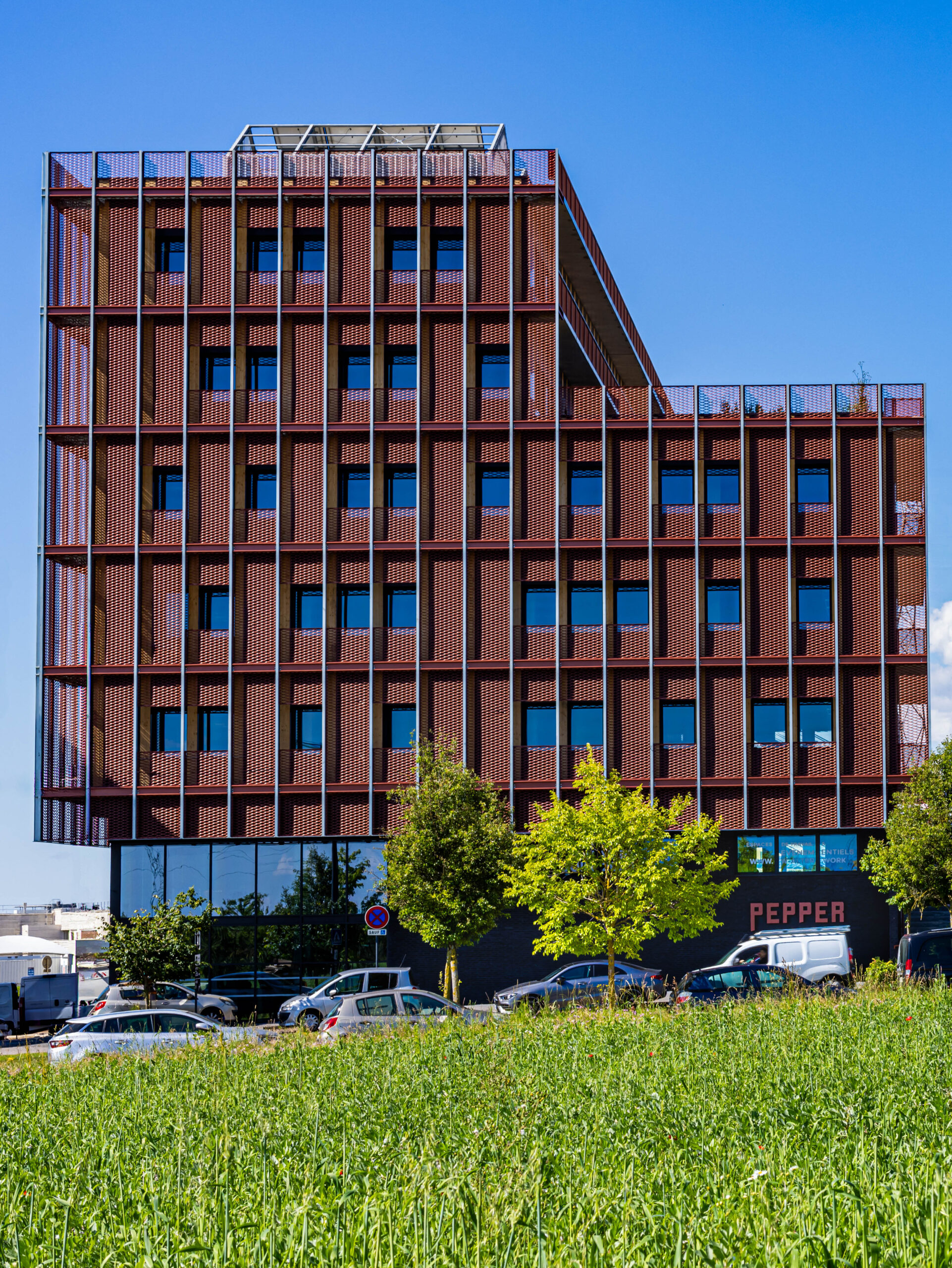 Vue de côté du bâtiment Pepper certifié BREEAM Very Good à Dijon-BATIFRANC